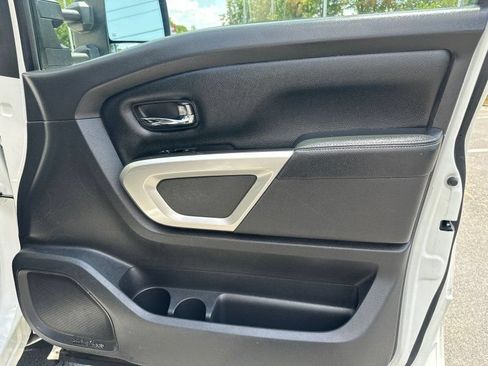 Used 2018 Nissan Titan PRO-4X w/ Pro-4x Convenience Package AWD/4WD image 8