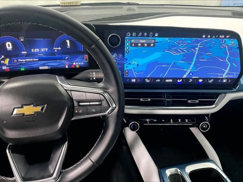 Used 2024 Chevrolet Equinox EV LT image 19