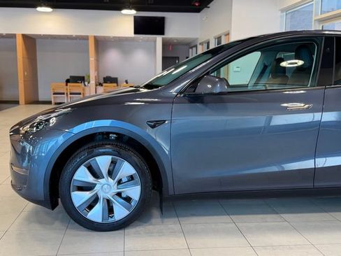 Used 2023 Tesla Model Y Long Range AWD/4WD image 8