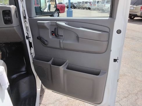 Used 2005 GMC Savana 3500 RWD image 14