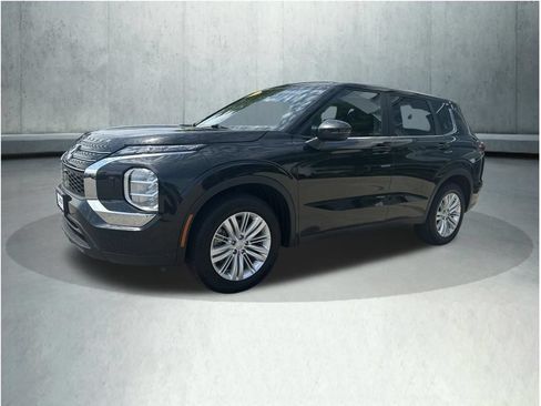 Used 2023 Mitsubishi Outlander ES AWD/4WD image 1