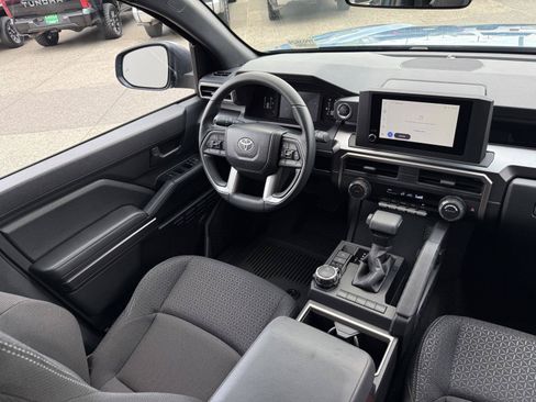 Used 2025 Toyota 4Runner SR5 AWD/4WD image 9
