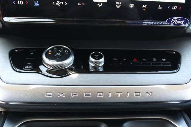 New 2027 Ford Expedition Platinum w/ Driver's Package RWD image 14