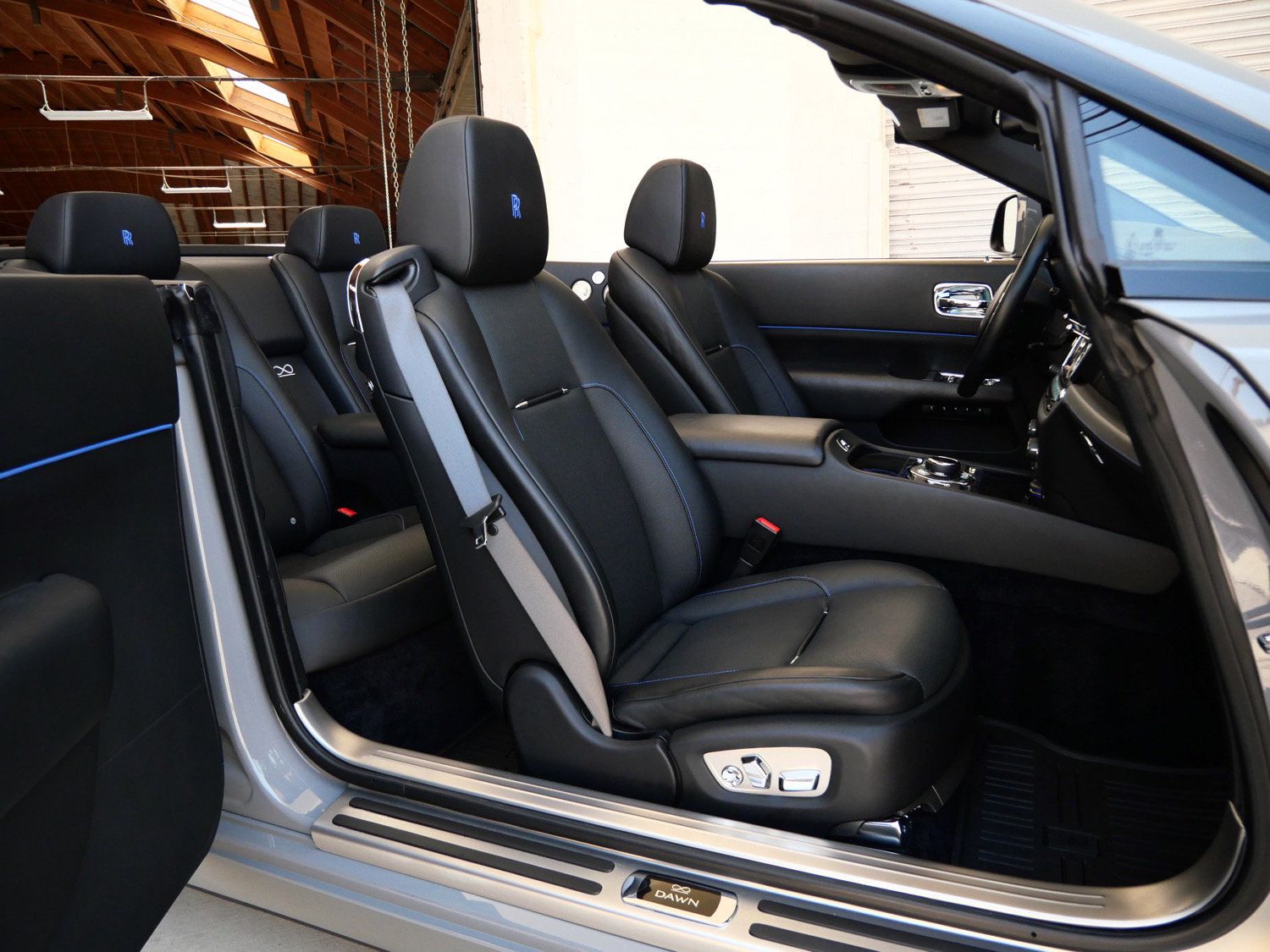 Certified 2018 Rolls-Royce Dawn RWD image 35