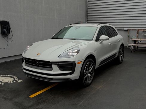 New 2026 Porsche Macan image 35