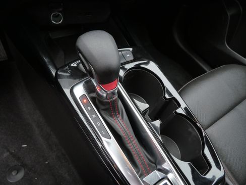 Used 2024 Chevrolet Trax RS w/ Sunroof Package image 24