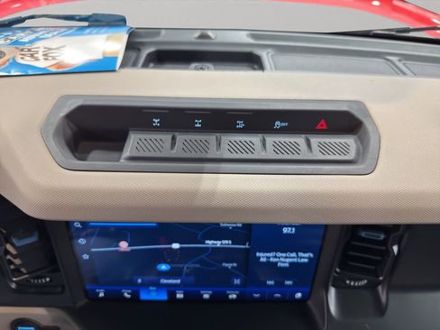 Used 2023 Ford Bronco Wildtrak image 23