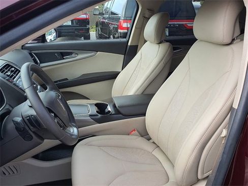 Used 2019 Lincoln Nautilus Select image 21