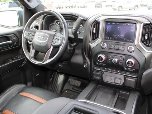 Used 2022 GMC Sierra 1500 AT4 w/ AT4 Premium Package AWD/4WD image 9