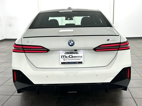 Used 2025 BMW i5 M60 w/ Premium Package image 4