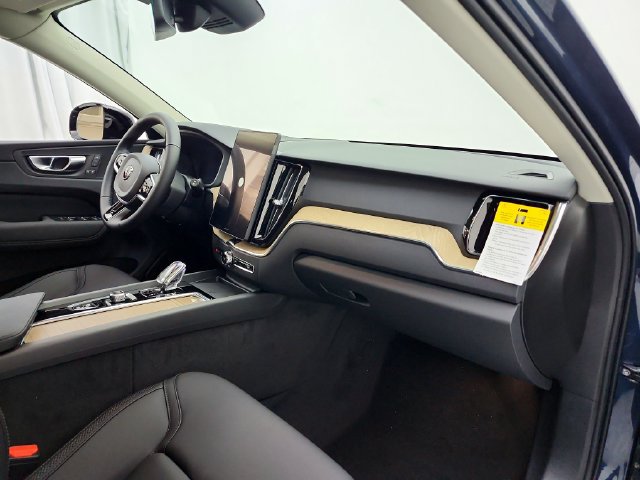 New 2027 Volvo XC60 B5 Core AWD/4WD image 17