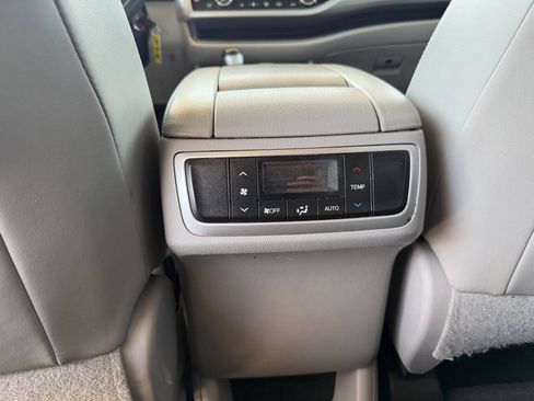 Used 2015 Toyota Highlander Plus FWD image 15