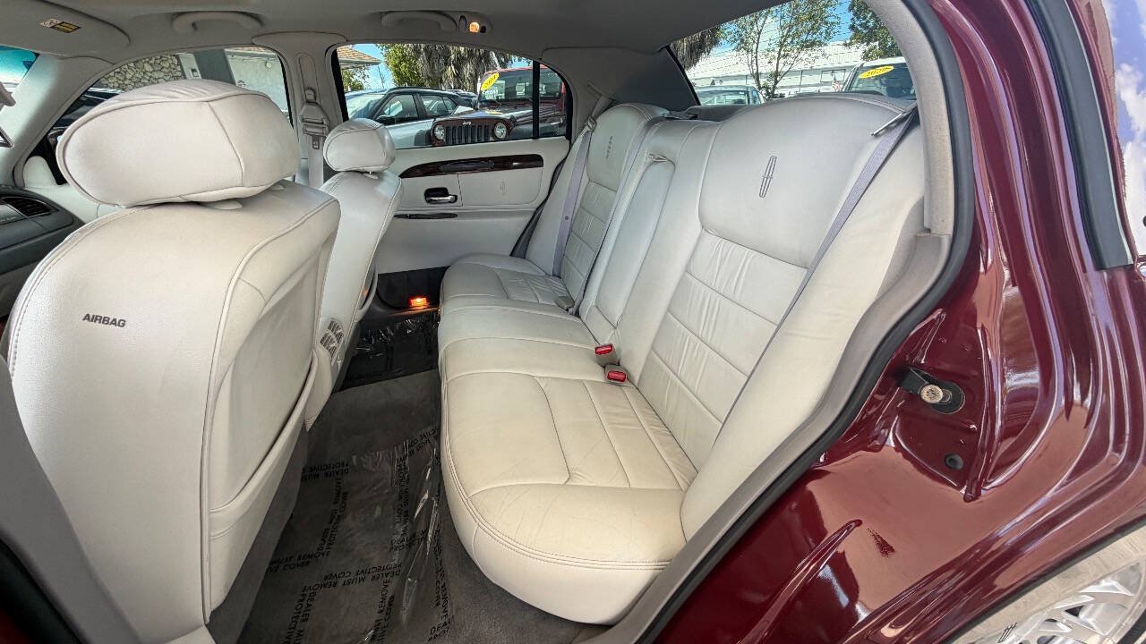 Used 1999 Lincoln Town Car Signature RWD image 13