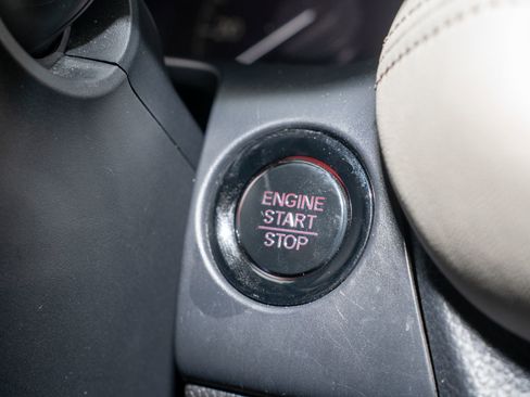 Certified 2024 Honda HR-V LX image 33