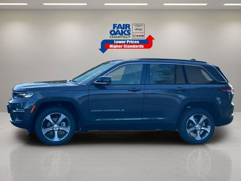 New 2025 Jeep Grand Cherokee Limited w/ Luxury Tech Group II image 13
