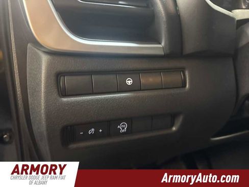 Used 2023 Nissan Rogue SV image 10