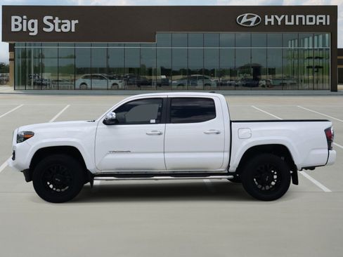 Used 2021 Toyota Tacoma Limited AWD/4WD image 2