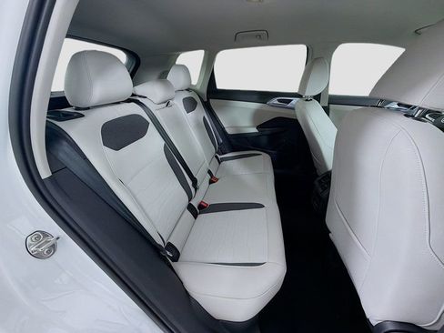New 2026 Volkswagen Taos SE AWD/4WD image 27