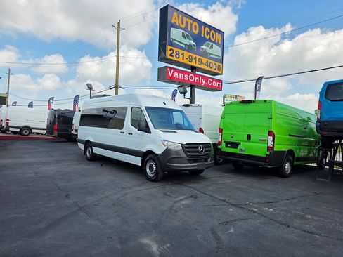 Used 2025 Mercedes-Benz Sprinter 2500 image 30