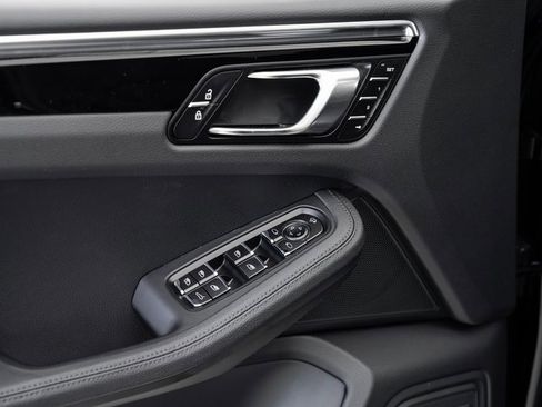 New 2025 Porsche Macan image 8