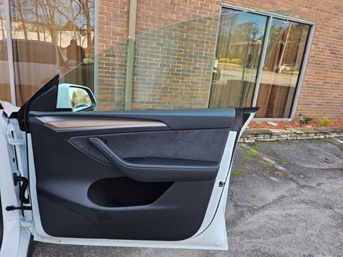 Used 2025 Tesla Model Y Long Range image 57