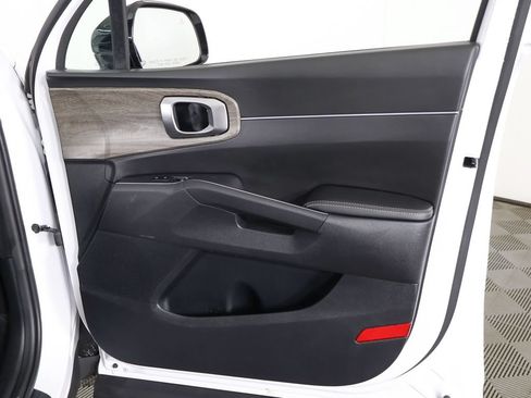 Used 2023 Kia Sorento S w/ Panoramic Sunroof Package AWD/4WD image 26