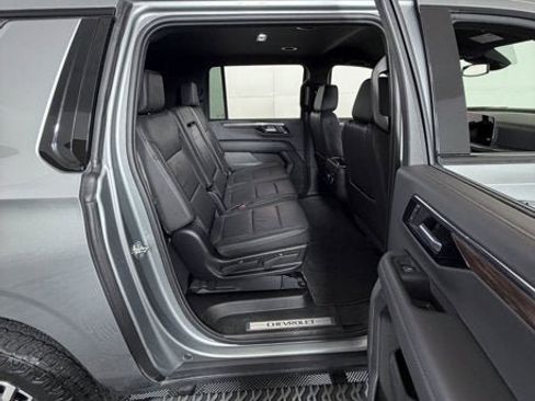 Certified 2025 Chevrolet Suburban Z71 AWD/4WD image 6