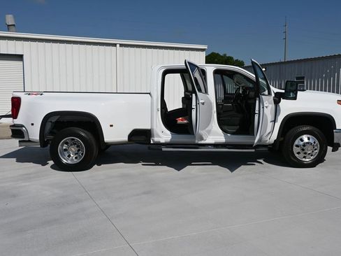 Used 2025 Chevrolet Silverado 3500 LT w/ Safety Package AWD/4WD image 11