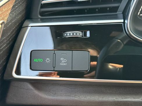 Used 2020 Audi Q8 Premium Plus w/ Premium Plus Package AWD/4WD image 32