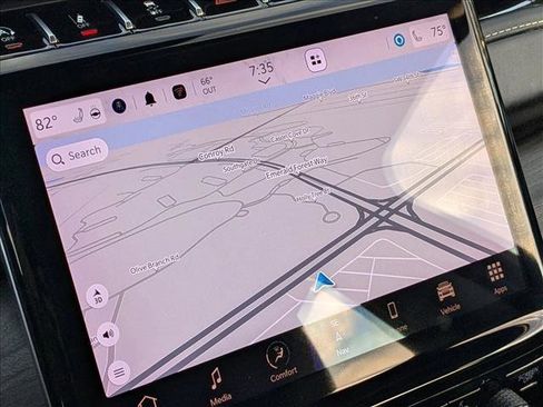 Used 2023 Jeep Grand Cherokee Limited w/ Black Appearance Package image 13