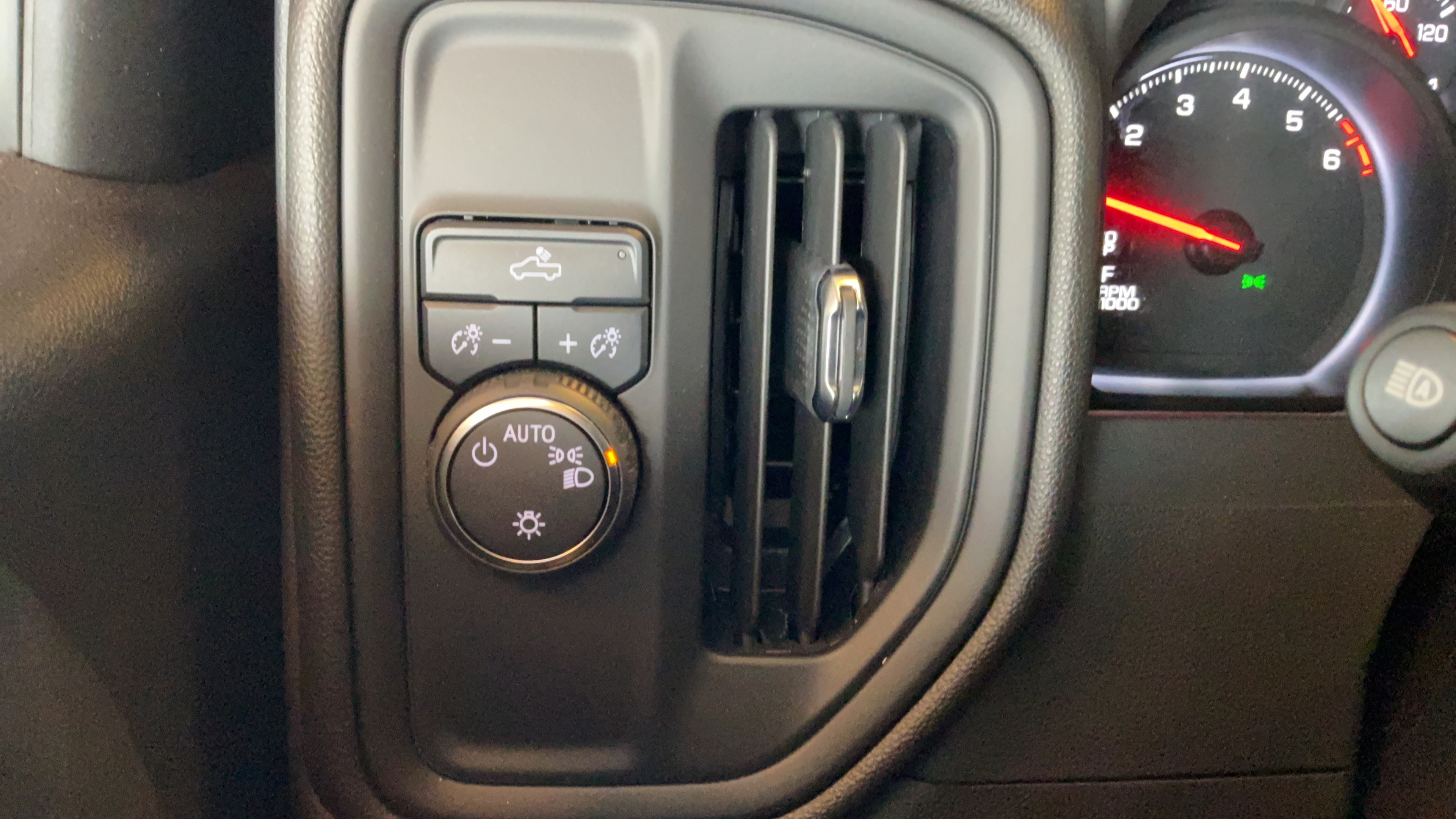 Used 2024 Chevrolet Silverado 1500 Custom RWD image 19