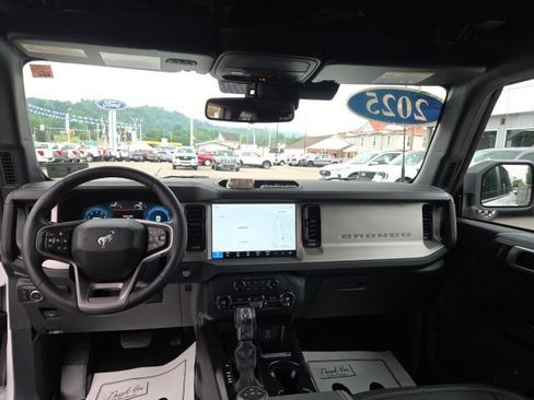 Used 2025 Ford Bronco Outer Banks AWD/4WD image 24