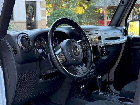Used 2018 Jeep Wrangler Sport image 19