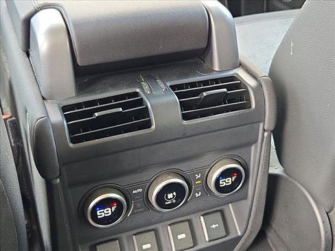 Used 2020 Land Rover Defender 110 SE image 15