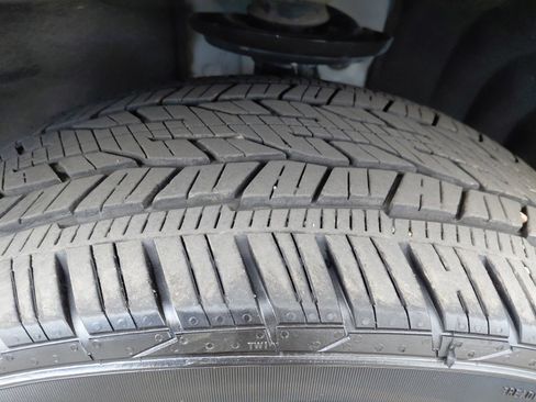Used 2025 Chevrolet Traverse RS w/ LPO, Floor Liner Package AWD/4WD image 11