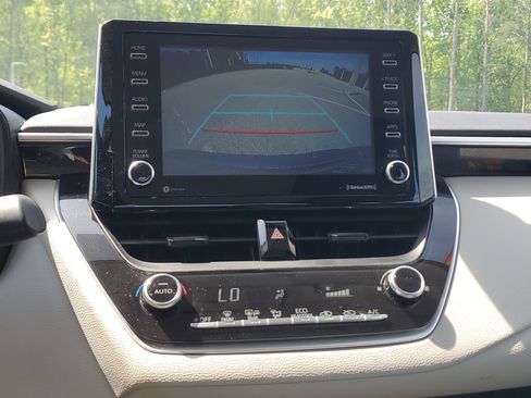 Used 2021 Toyota Corolla LE image 23