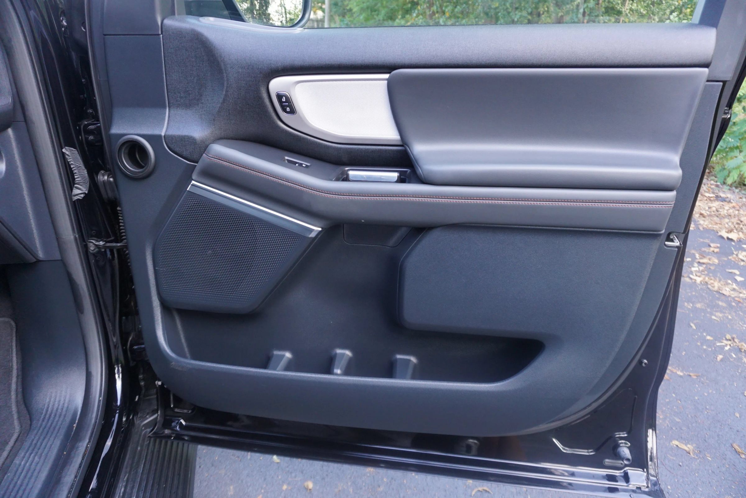 Used 2025 Ford Expedition Active RWD image 17