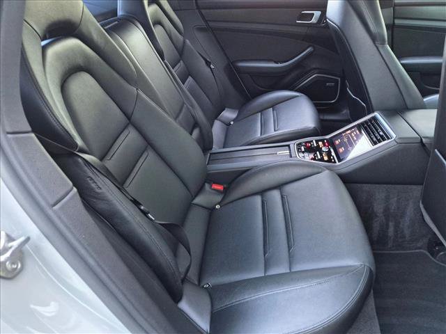 Used 2018 Porsche Panamera image 18