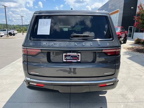Used 2022 Jeep Wagoneer Series II w/ Premium Group I AWD/4WD image 22