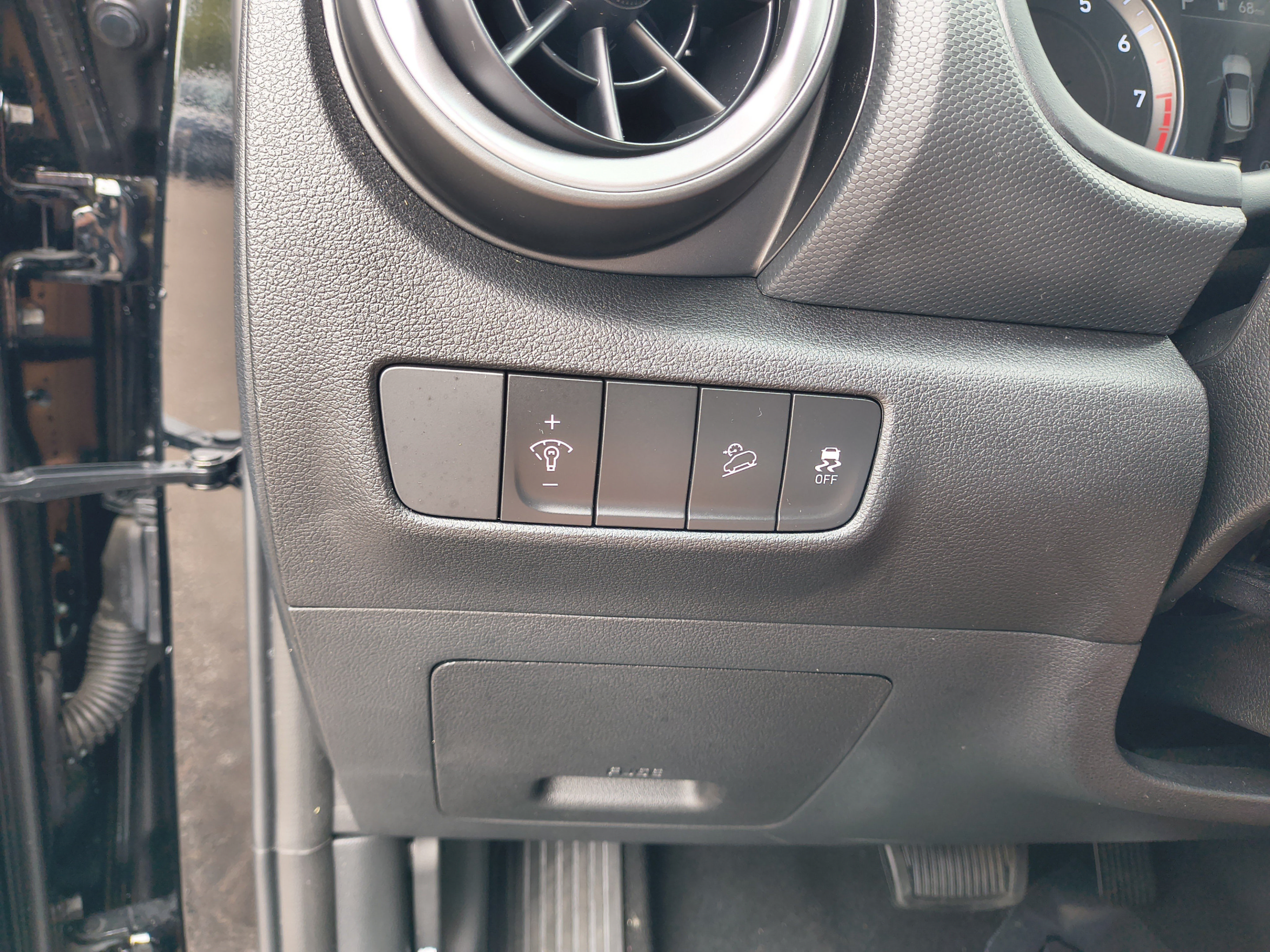 Certified 2023 Hyundai Kona SEL AWD/4WD image 26