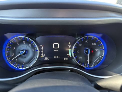 Used 2024 Chrysler Pacifica Touring-L image 20