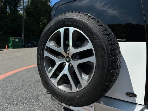 Used 2020 Land Rover Defender 110 SE image 40