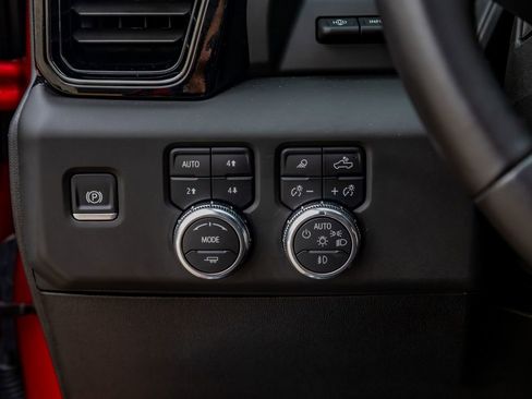 Used 2025 GMC Sierra 2500 AT4X image 21