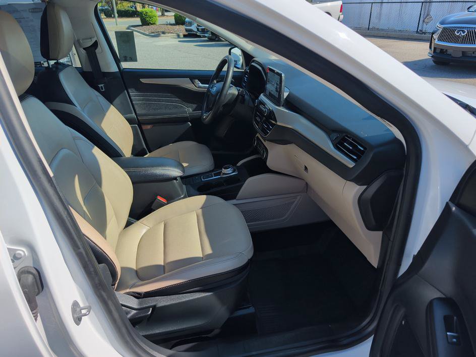Used 2022 Ford Escape SEL w/ Technology Package FWD image 12