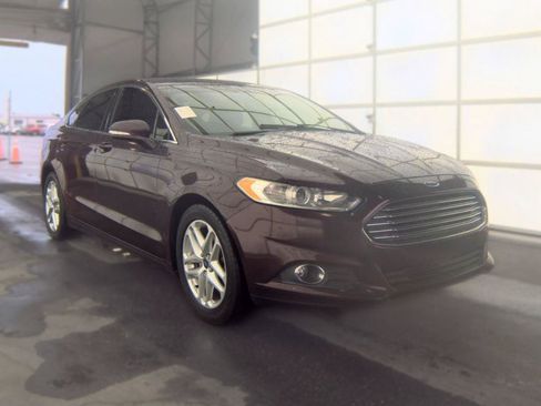 Used 2013 Ford Fusion SE FWD image 3