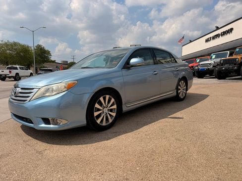 Used 2012 Toyota Avalon Limited FWD image 1
