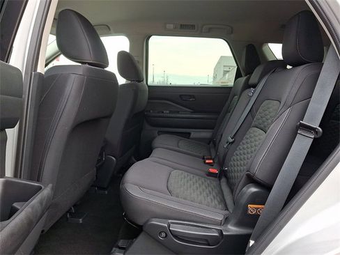 Used 2024 Nissan Pathfinder S image 10
