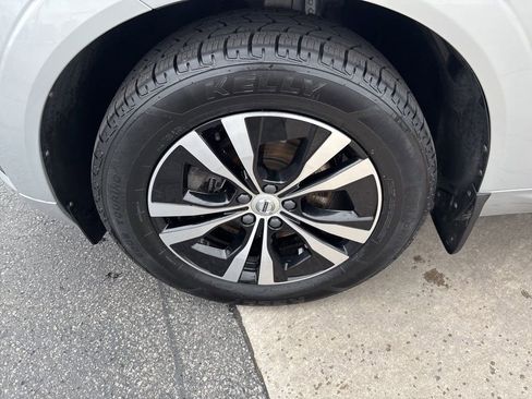 Certified 2023 Volvo XC60 B5 Core w/ Climate Package image 13