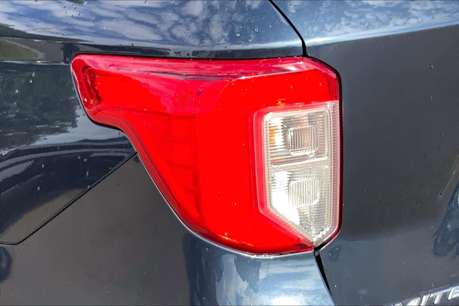 Used 2022 Ford Explorer Limited w/ Equipment Group 301A RWD image 29