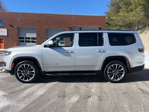 Used 2022 Jeep Wagoneer Series II w/ Premium Group I image 2